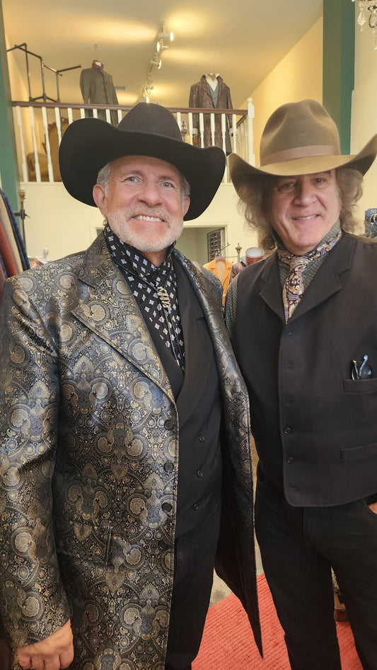 Beyond the Solid: Mastering the High-Stakes Art of Pattern Mixing